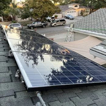 Professional solar panel cleaning service